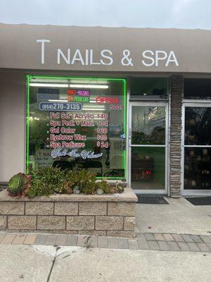 From T nailsspa