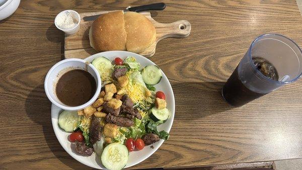 Steak salad with balsamic vinaigrette dressing