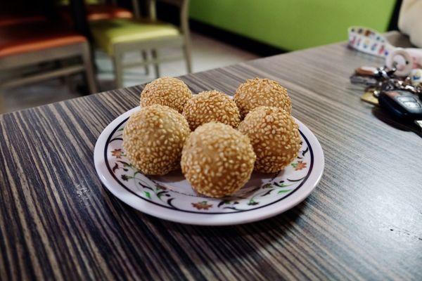 Sweet Sesame Balls (6)