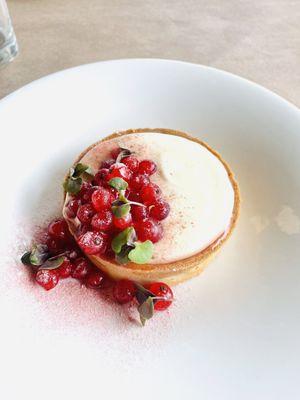 Strawberry currant tart