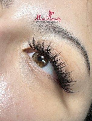 Hybrid wispy lashes  done by Mini Beauty Eyelash