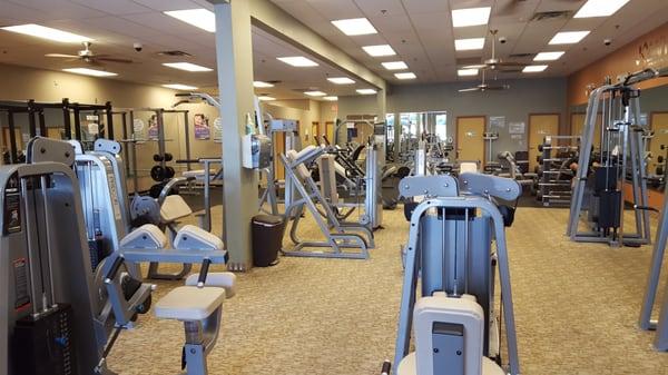 This is a very clean gym with cool staff, everything you need here. Check this gym out when you can.