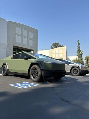 Amazing before and after of a Cybertruck in Satin Military Olive Green PPF. Alset Auto can wrap in over 200 different colors.