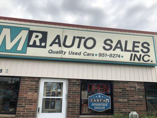 Mr. Auto Sales Inc. Used car dealership. Financing available for every type of credit! 440 951 82 74