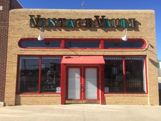 Vintage Vault's Store Front at 1618 Buddy Holly Avenue, Lubbock Texas 79401. Come Visit! our online store at Vintagevaultcollectibles.com