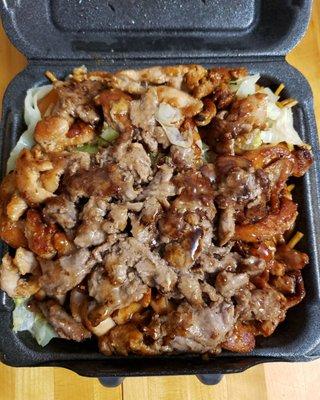 Beef, chicken and vegetable lo mein