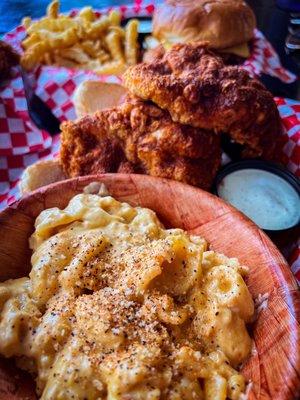 Mac & cheese + tenders