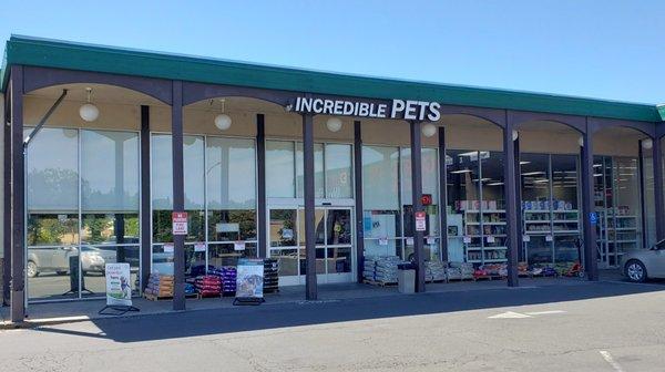 Welcome to Incredible Pets in Auburn.