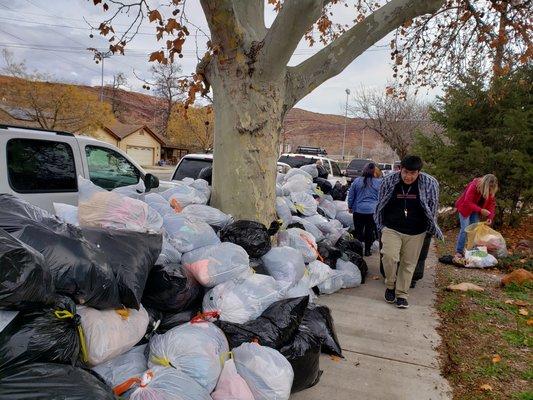 Youth Link helping recycle clothing.