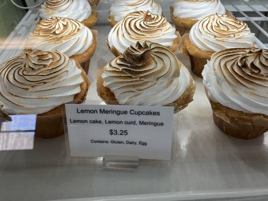 Lemon Meringue Cupcake