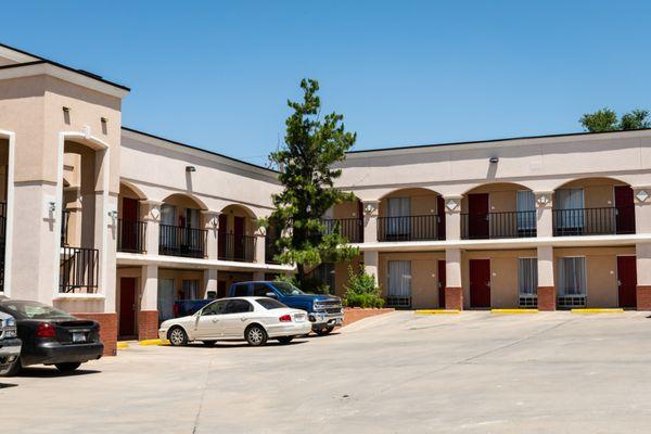 Advantage Inn & Suites