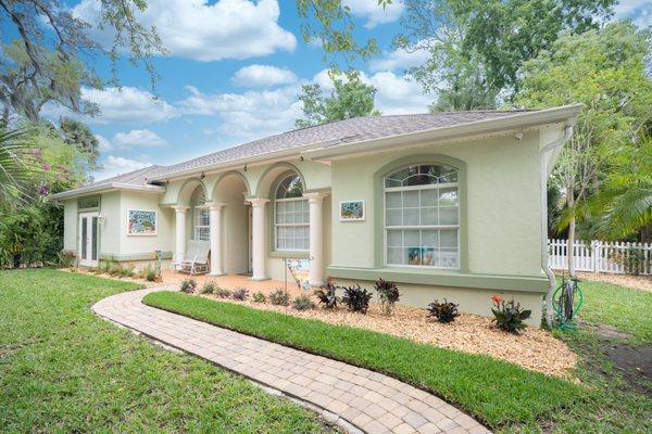 Artsy 3BR/2BA Guest House in a hidden neighborhood.