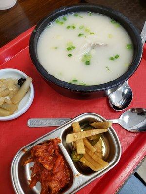 Seolleongtang/Sulungtang (ox bone soup) || IG: @misspiggyeats