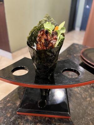 Salmon skin hand roll