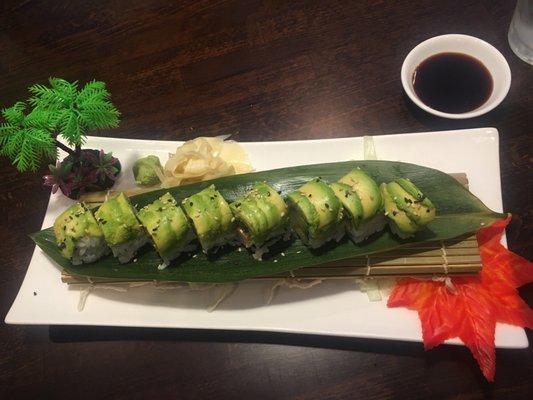 Crab & Avocado Sushi Roll - Yummy! Love the presentation.