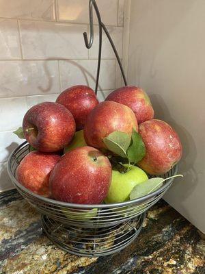 The apples that my friend picked -- Sunday, 29 September 2024