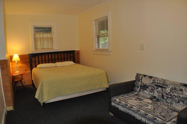 Cottage 1 - spacious bedroom