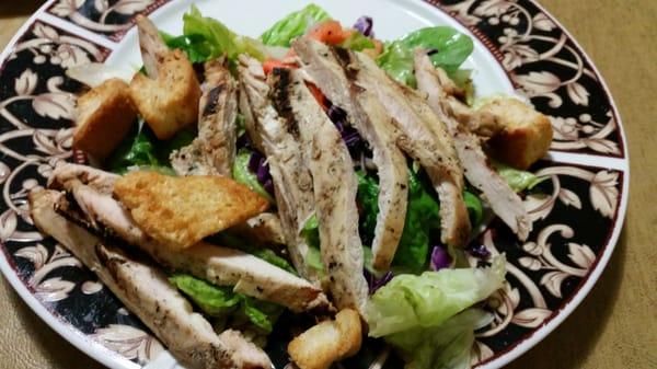 Small house salad with grilled chicken