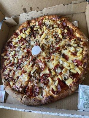 Pepperoni, pineapple and mushroom pizza