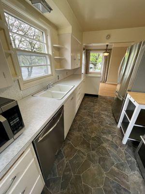 old picture of kitchen before remodel