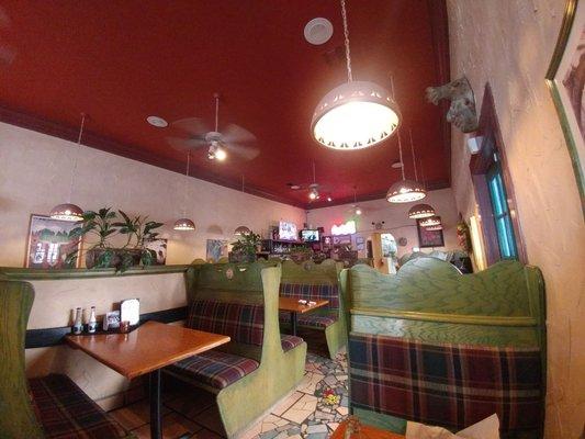 Casual Tex-Mex style interior with wooden stalls. Kitschy but clean, well-maintained and comfortable.