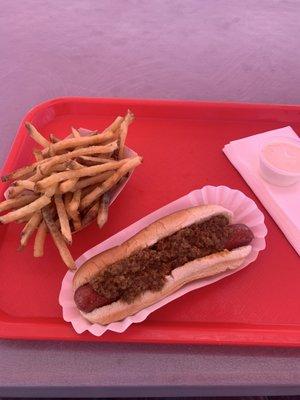 Chili dog & fry