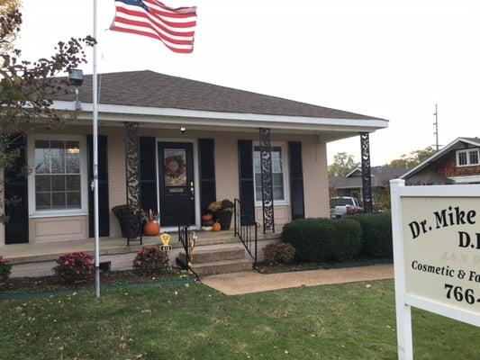 Dr. Mike McLeary's Office on 410 S. Pine Street in Florence, AL 35630