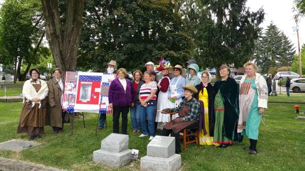 Actor's and actresses from Woodinville Cemetery comes alive 2015