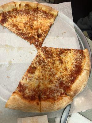 Regular cheese pizza