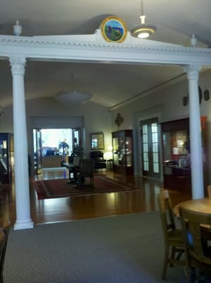 This hall connects the older part of the library w/the new. Nice historical tidbits displayed.