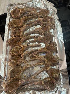 All the lamb chops from the package after seasoning.