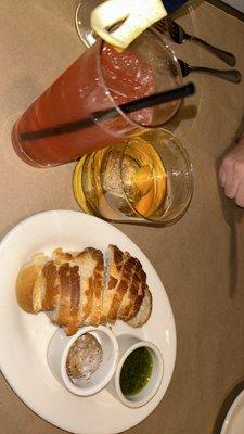 The bread was crusty and soft in the middle with the best butter and dipping sauce.. the drinks were also Very tasty!