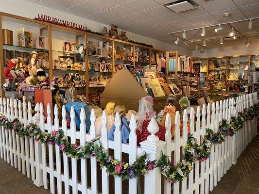 Susan Quinlan's Doll & Teddy Bear Museum and Library