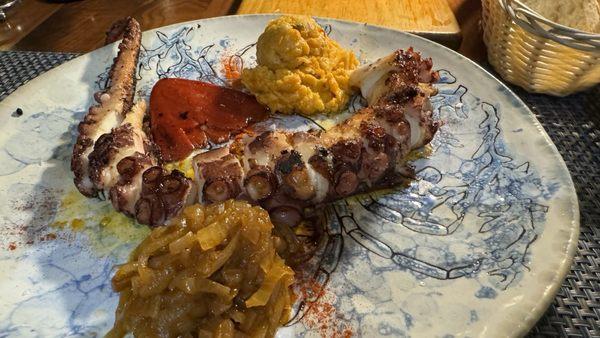 Pulpo a la plancha w caramelized onions, potatoes, and roasted pepper - delish!!