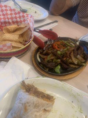 Barria Burrito, Fajitas plate