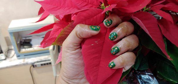 Perfect, sparkly Christmas nails!