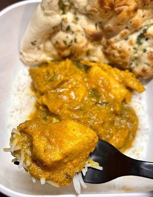 Chicken Curry over white rice with boneless chicken cubes