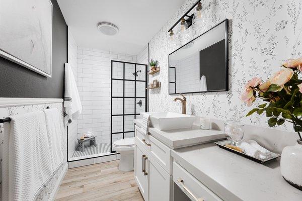 Black & White Bathroom