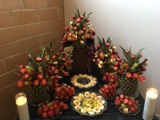 Pineapple fruit table.