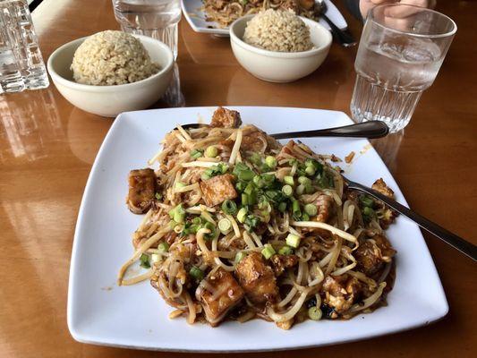 Pad Thai with tofu and brown rice