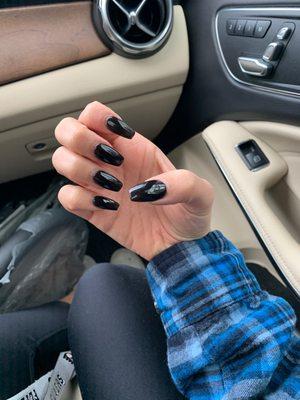 Leon's Nails, Gilbertsville