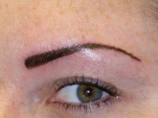 Before and after picture of eyebrows