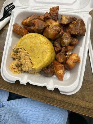 Is the 50/50 half mofongo half arroz con gandules y masa's de puerco fritas