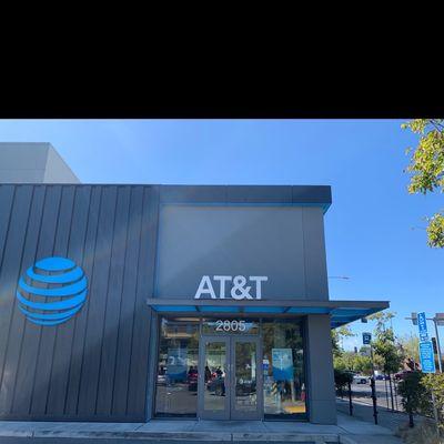 AT&T store on El Camino and Page Mill is really good. Plenty of stock. Professional, helpful. Dre is great every time!