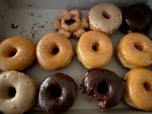 Nothing but glaze doughnuts...yuck! Don't order from these guys through door dash. Looks nothing like photo.