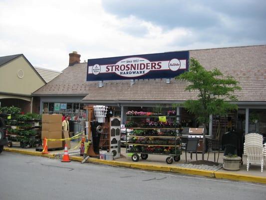 Strosniders Hardware