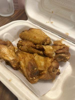 6 medium Buffalo wings No sauce no flavor