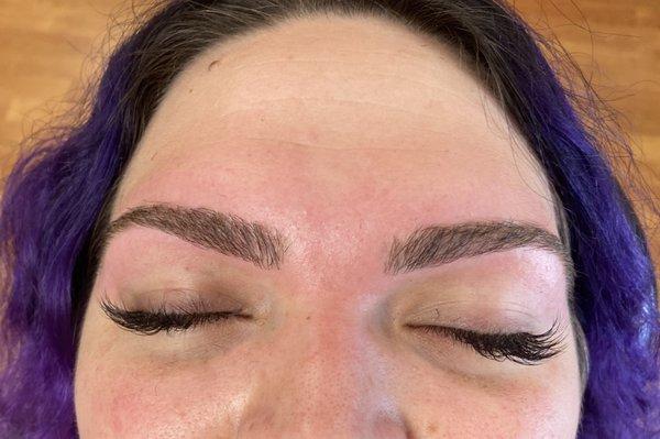 Eyebrows shaping with threading