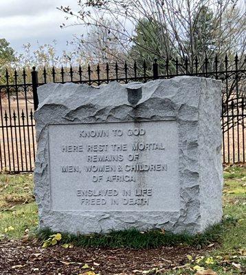 Monument in the slave cemetery.