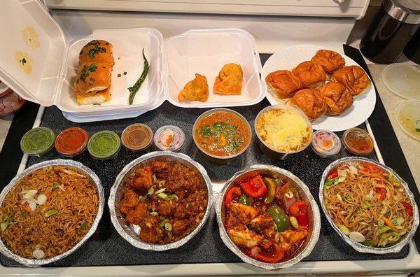 Vadapav, samosa :(, pavbhaji, Hakka noodles, chilli panner, gobi Manchurian, schezwan rice